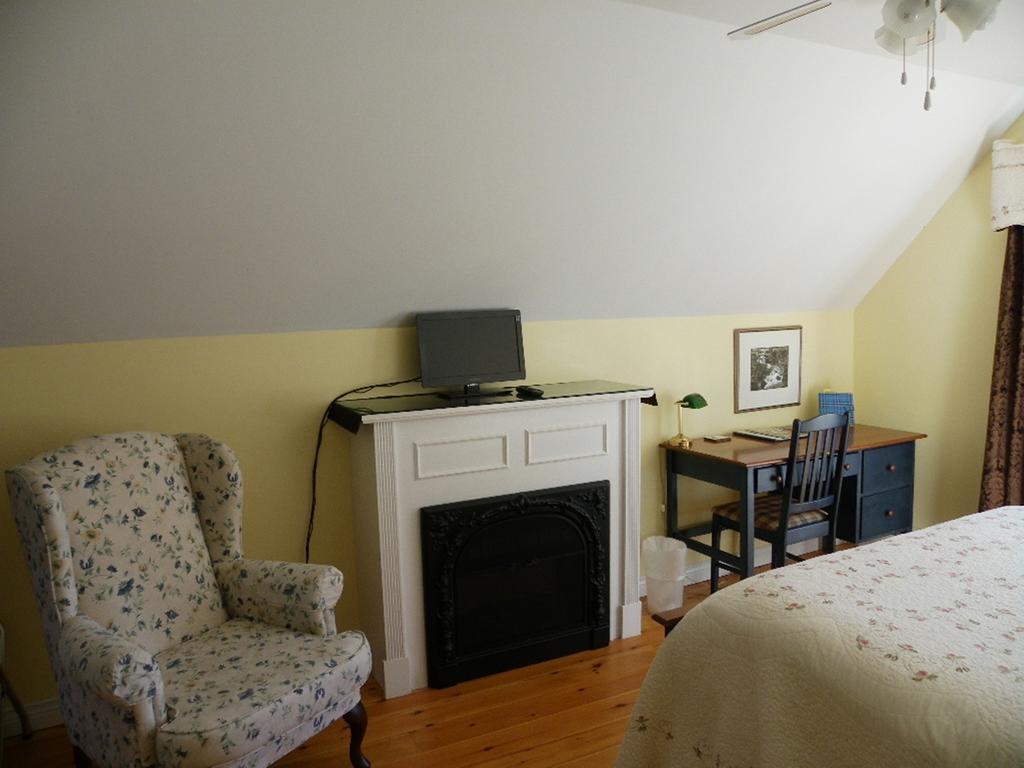 The Colonel'S In Bed And Breakfast Fredericton Phòng bức ảnh
