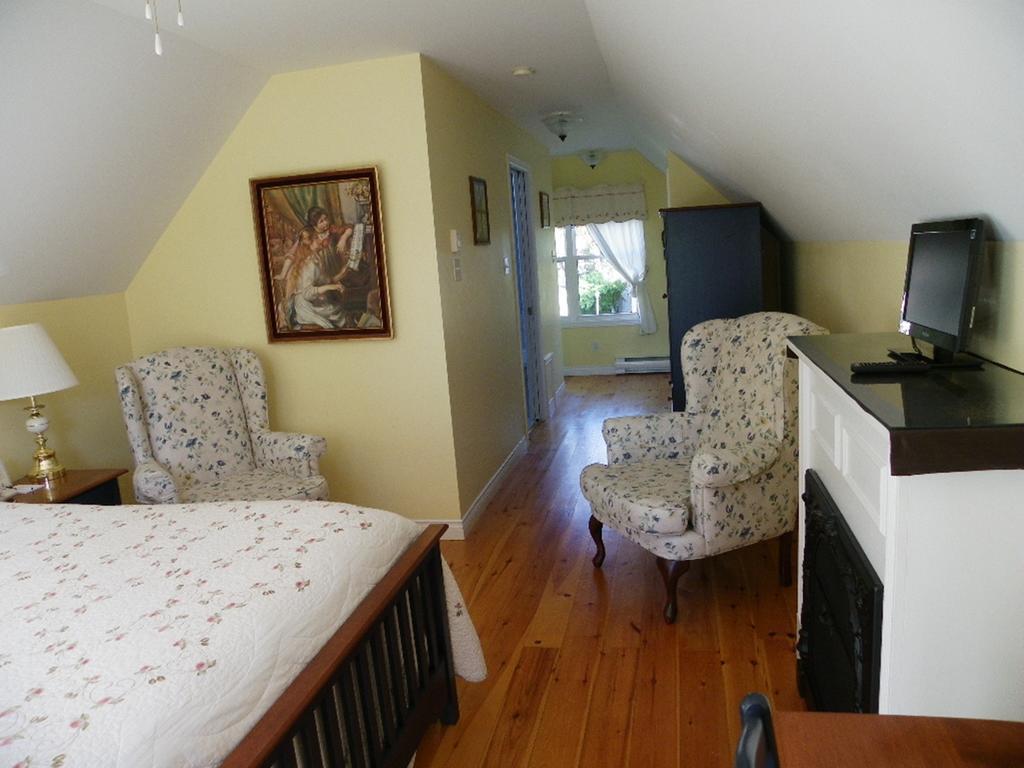 The Colonel'S In Bed And Breakfast Fredericton Phòng bức ảnh