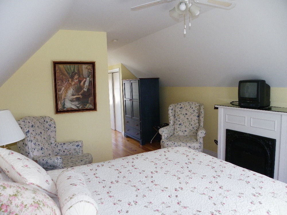 The Colonel'S In Bed And Breakfast Fredericton Ngoại thất bức ảnh