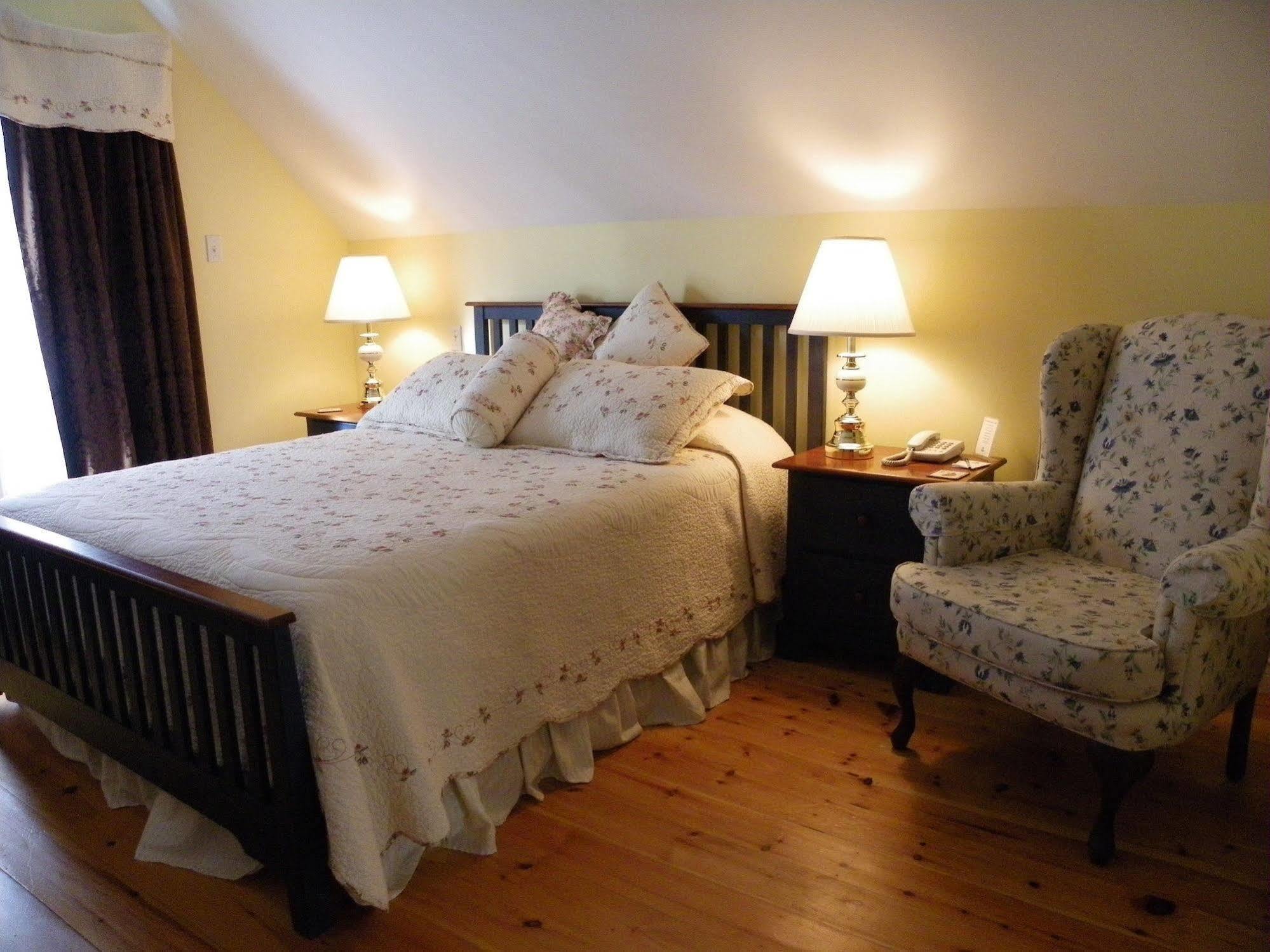 The Colonel'S In Bed And Breakfast Fredericton Ngoại thất bức ảnh