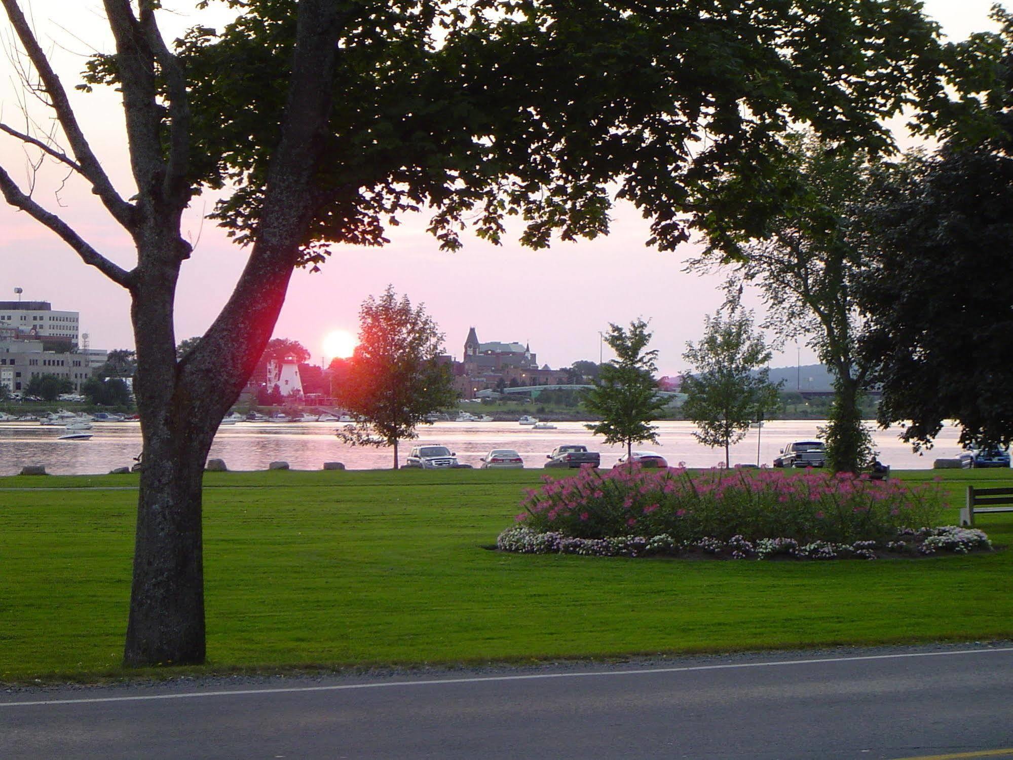 The Colonel'S In Bed And Breakfast Fredericton Ngoại thất bức ảnh